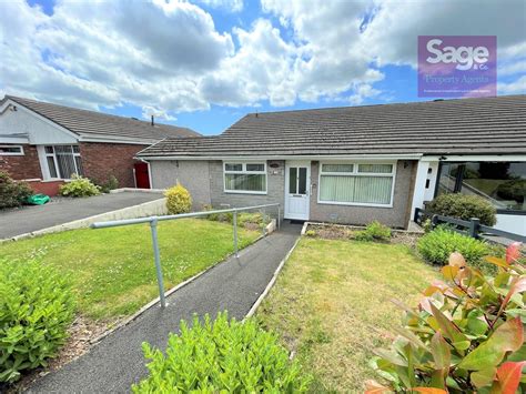 Radiator, power points, laminate flooring, a UPVC bow window, and an Oak door. . 2 bedroom bungalow for sale risca